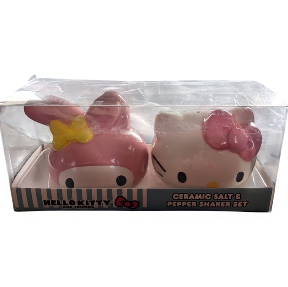 NEW Hello Kitty Salt and Pepper Shaker Set - Picture 1 of 6